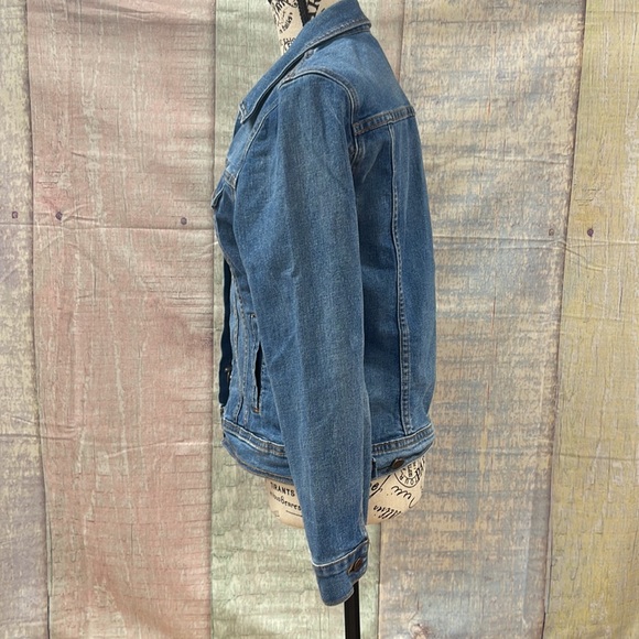 - Real good condition Woman’s Old Navy jean jacket. Size is medium. - Picture 9 of 16